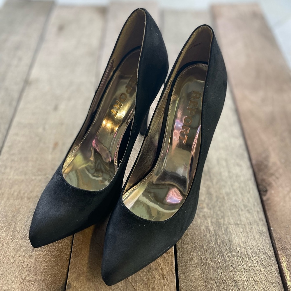 Report Tahsi Black Suede Pumps